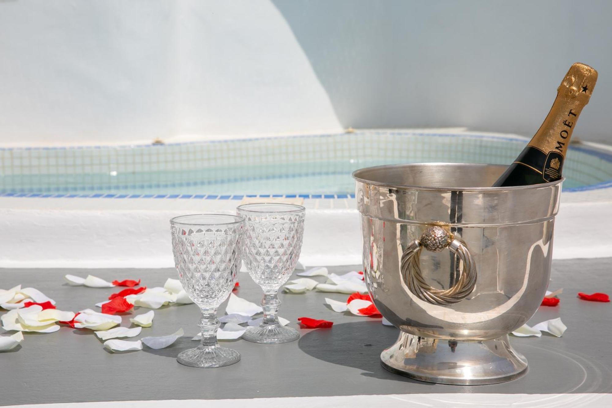 Vogue Suites Oia  Exterior photo